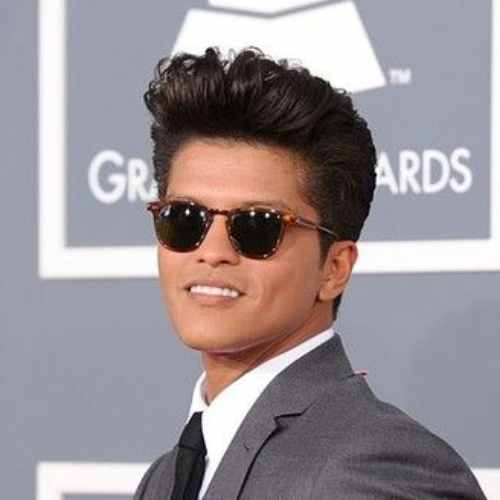 bruno mars fryzura średniej długości