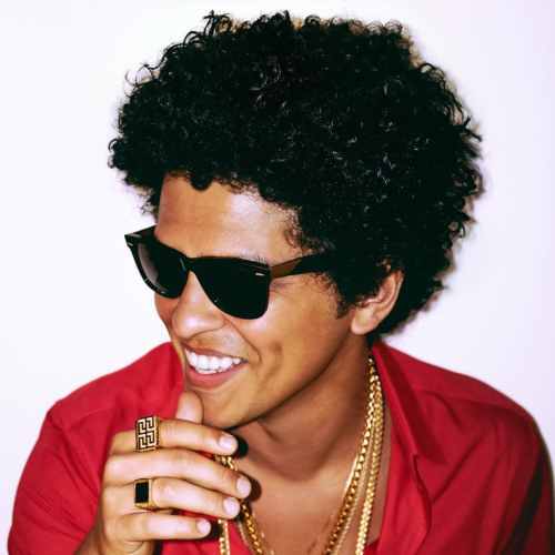 bruno mars frisure naturligt hår