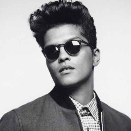 bruno mars frizura magas pompadour