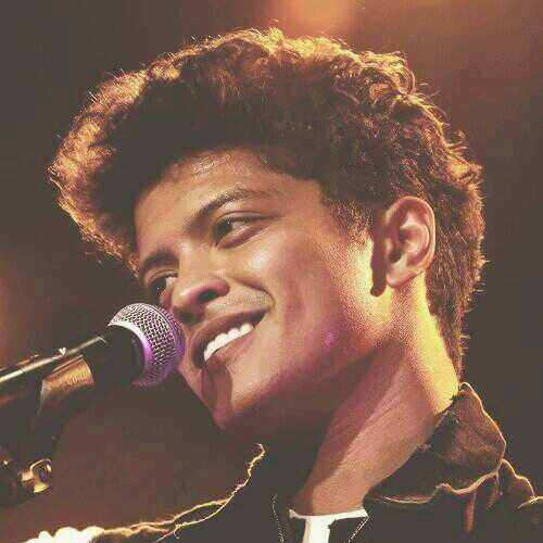 bruno mars messy curly hairstyle